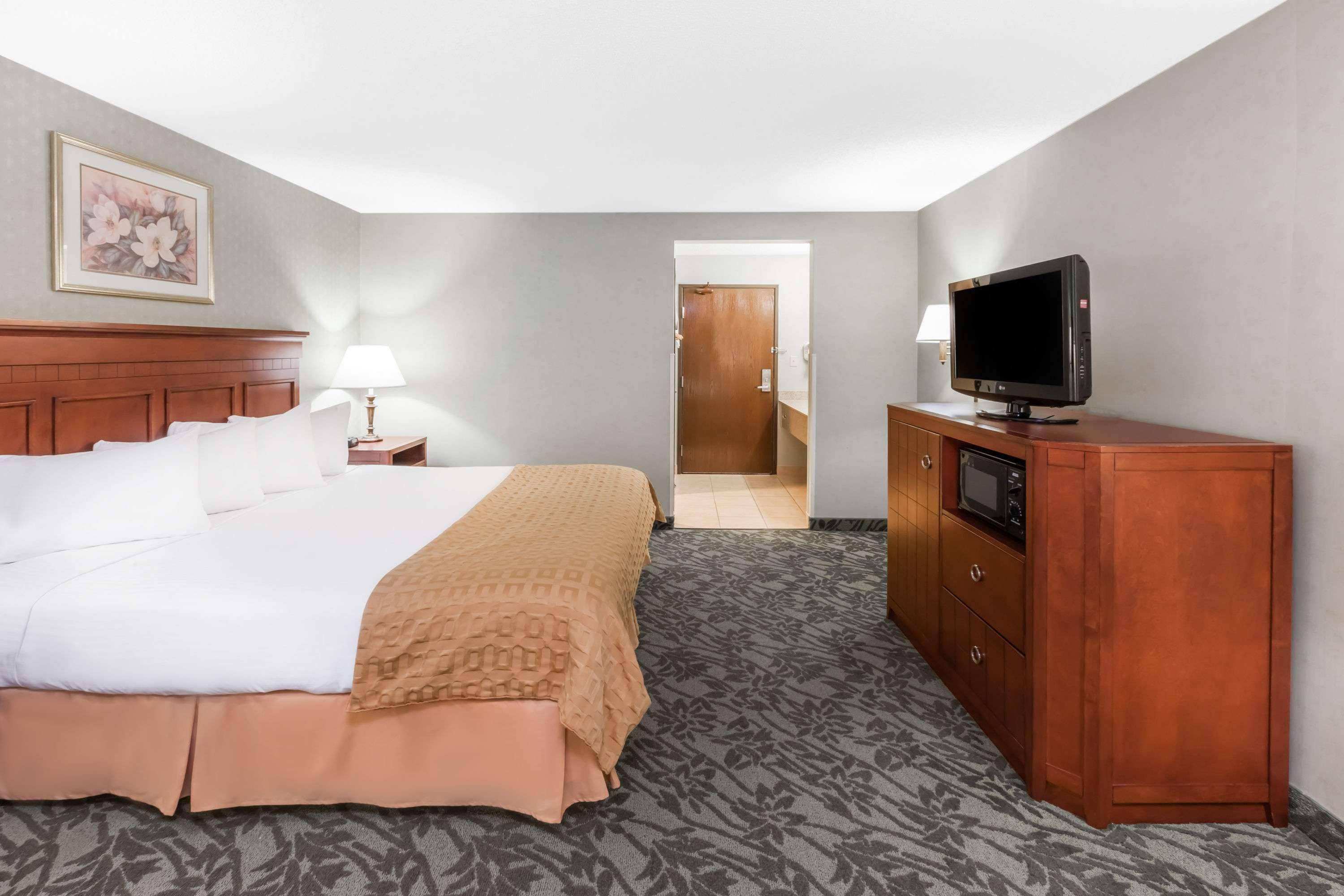 Spark By Hilton Walker Grand Rapids North Exterior photo