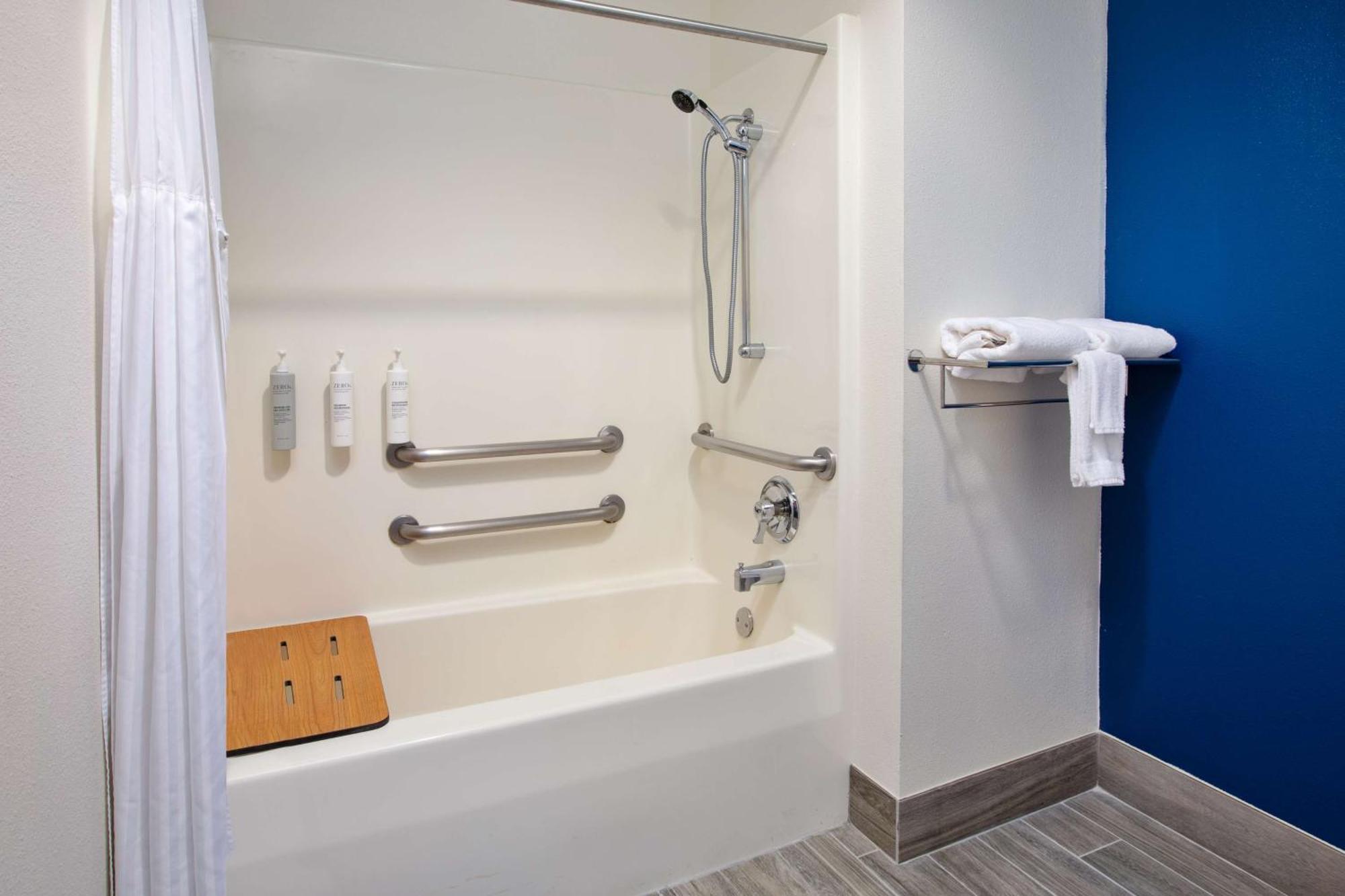 Spark By Hilton Walker Grand Rapids North Exterior photo