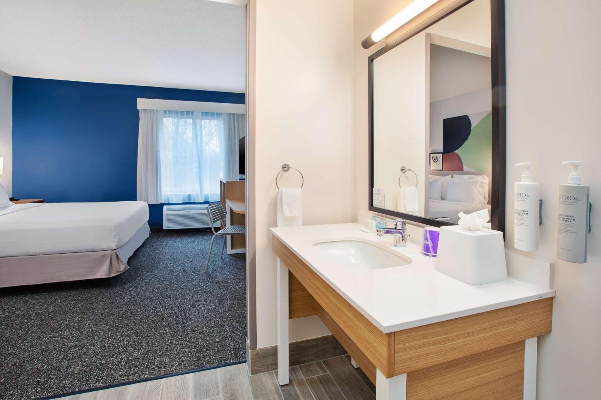 Spark By Hilton Walker Grand Rapids North Exterior photo